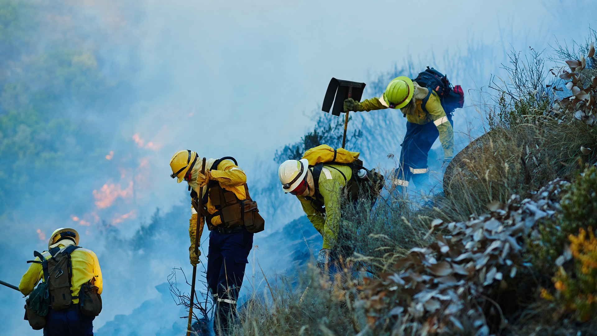 emergency-response-fire-rescue-on-mountain